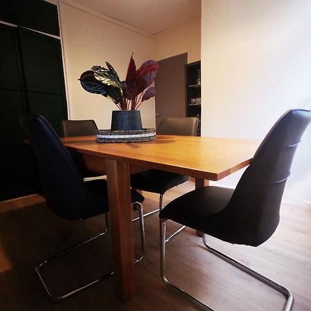 Entire 1 Bed Spacious Apartment, Private Balcony & Study Room Near City Whitehouse  Ngoại thất bức ảnh