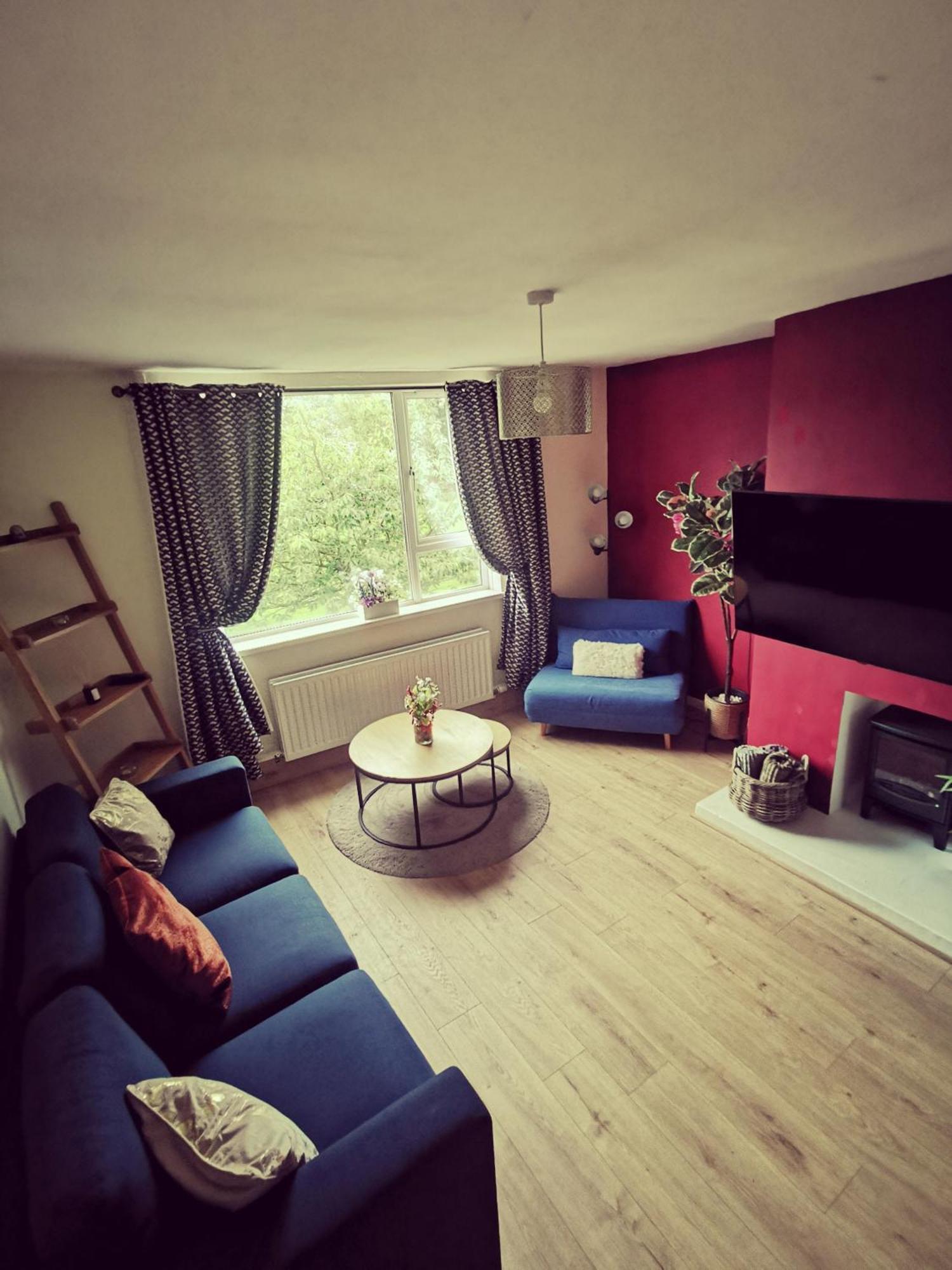 Entire 1 Bed Spacious Apartment, Private Balcony & Study Room Near City Whitehouse  Ngoại thất bức ảnh