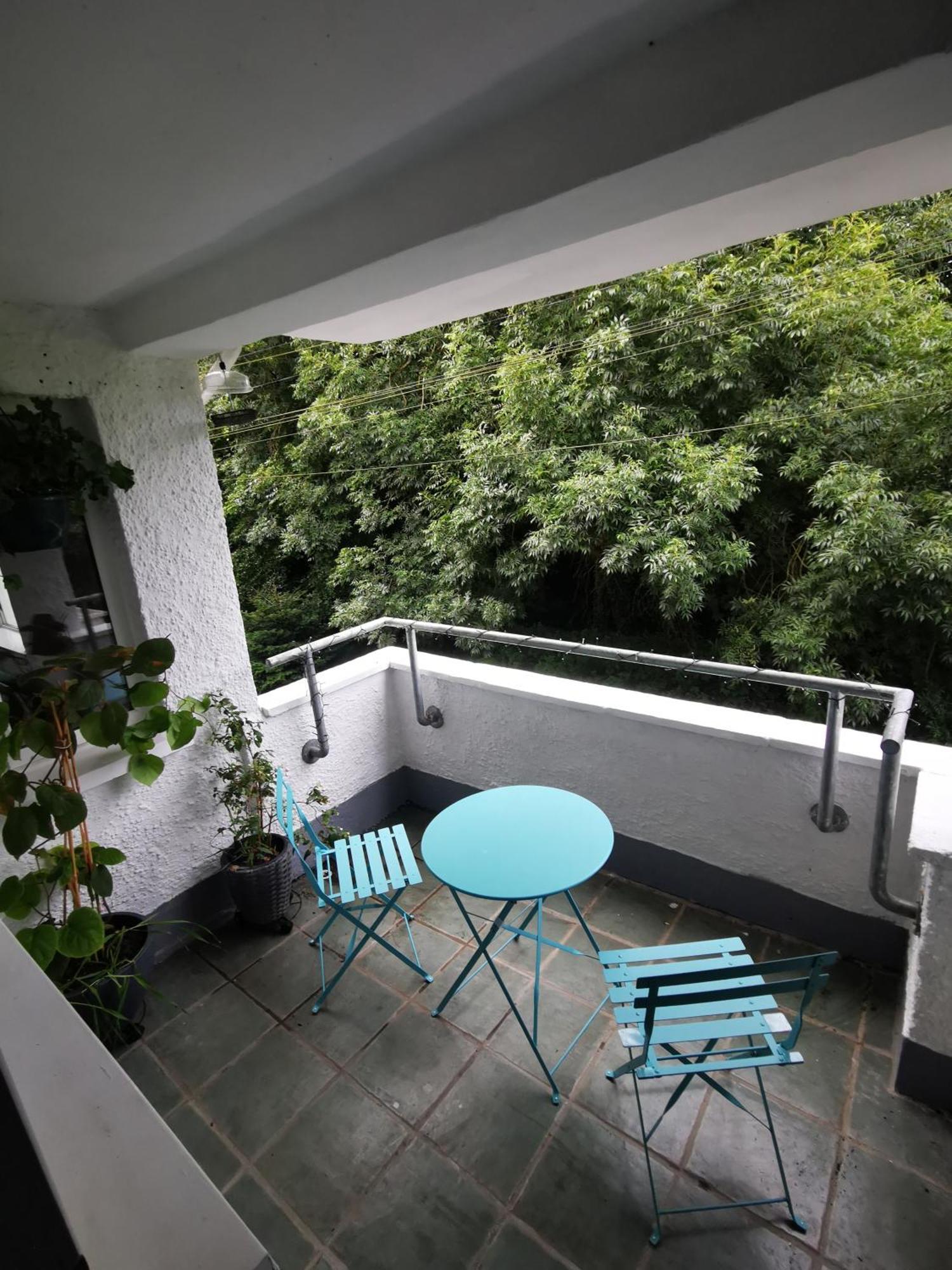 Entire 1 Bed Spacious Apartment, Private Balcony & Study Room Near City Whitehouse  Ngoại thất bức ảnh